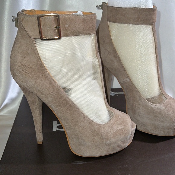 BEBE Tan Mesh Booties in Size 6 - Picture 2 of 4